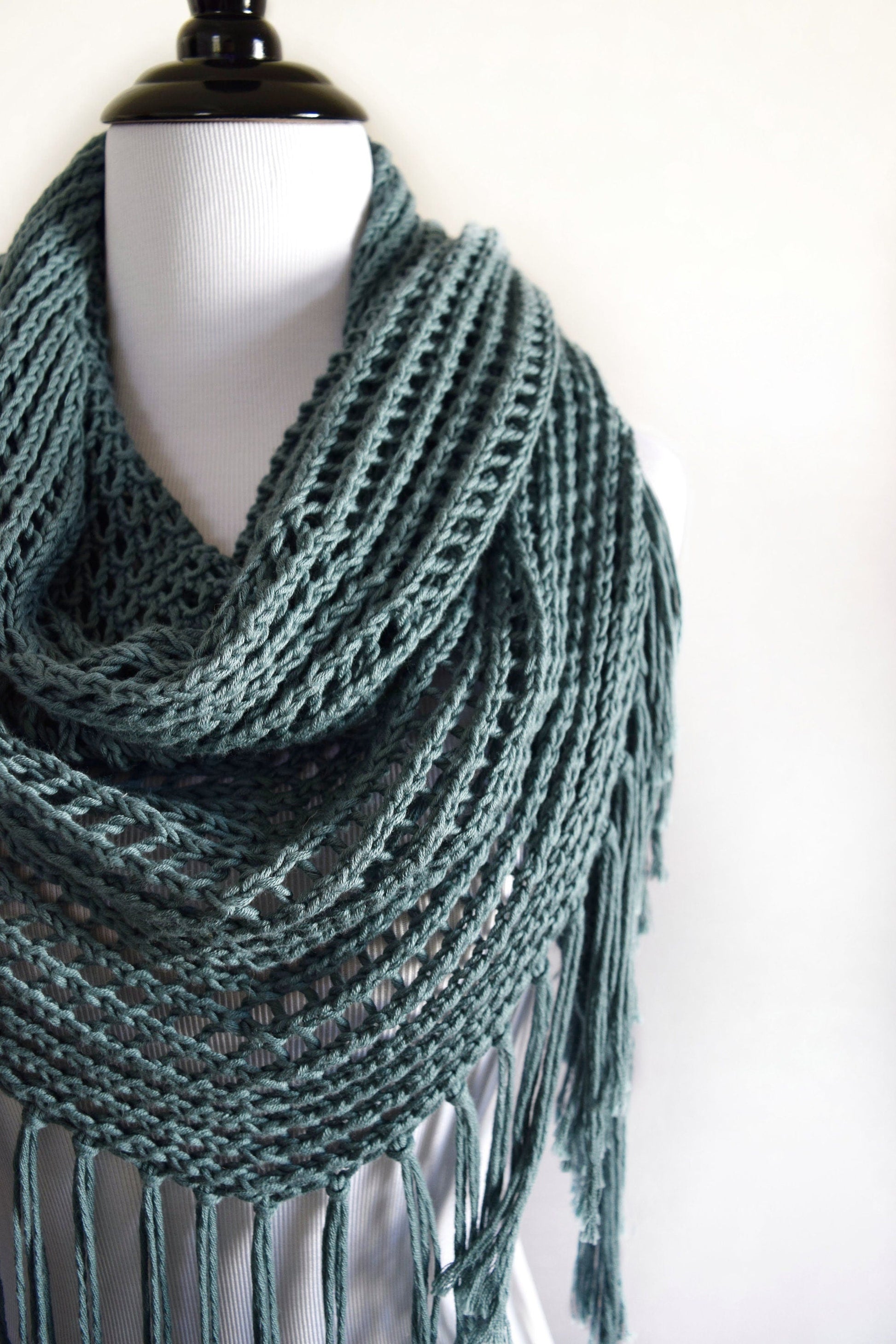 Lace Triangle Shawl (Crochet) – Lion Brand Yarn